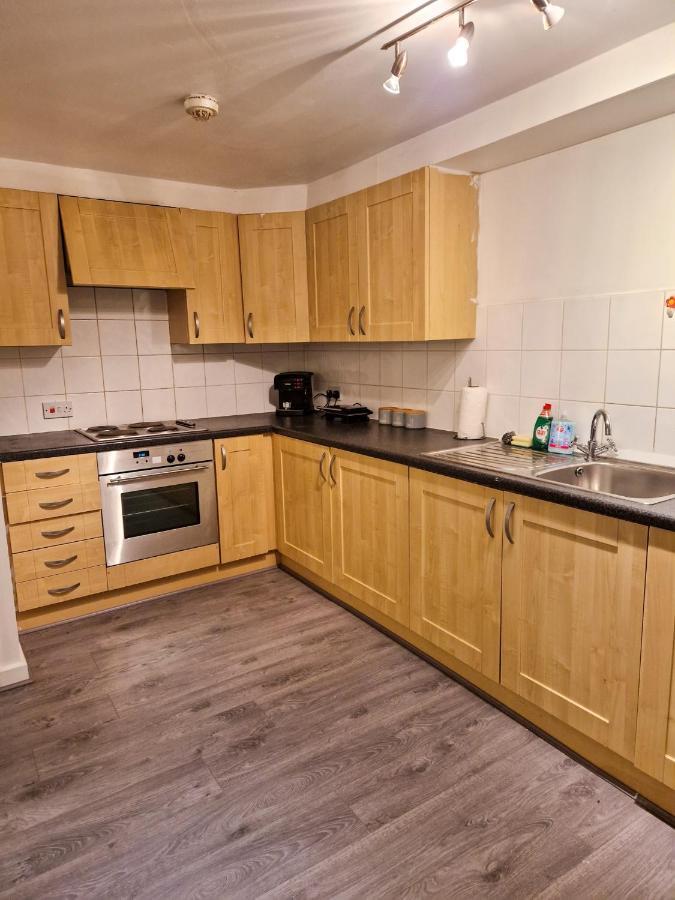 Spacious Apartment For Holiday And Contractor Groups In Salford - Private Parking - By Nmb Serviced Accommodation Manchester Buitenkant foto