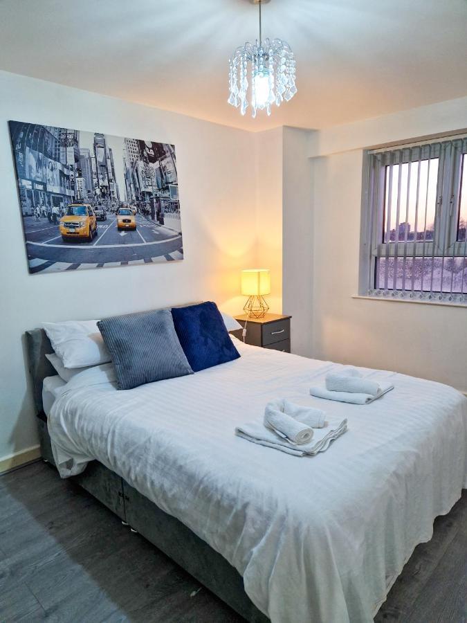 Spacious Apartment For Holiday And Contractor Groups In Salford - Private Parking - By Nmb Serviced Accommodation Manchester Buitenkant foto