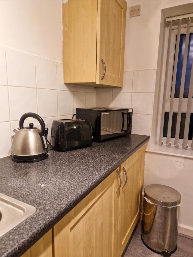 Spacious Apartment For Holiday And Contractor Groups In Salford - Private Parking - By Nmb Serviced Accommodation Manchester Buitenkant foto