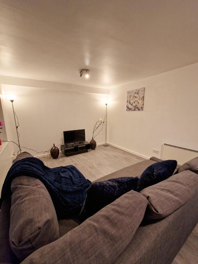 Spacious Apartment For Holiday And Contractor Groups In Salford - Private Parking - By Nmb Serviced Accommodation Manchester Buitenkant foto