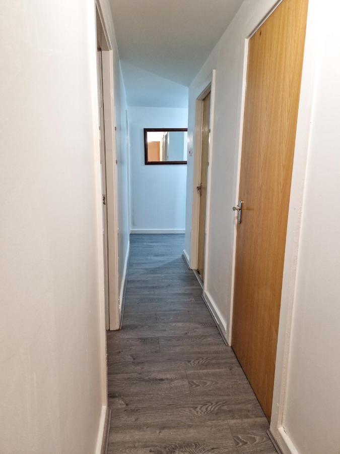 Spacious Apartment For Holiday And Contractor Groups In Salford - Private Parking - By Nmb Serviced Accommodation Manchester Buitenkant foto