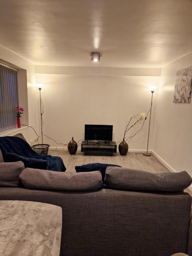 Spacious Apartment For Holiday And Contractor Groups In Salford - Private Parking - By Nmb Serviced Accommodation Manchester Buitenkant foto