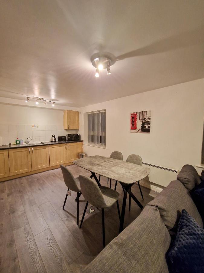 Spacious Apartment For Holiday And Contractor Groups In Salford - Private Parking - By Nmb Serviced Accommodation Manchester Buitenkant foto